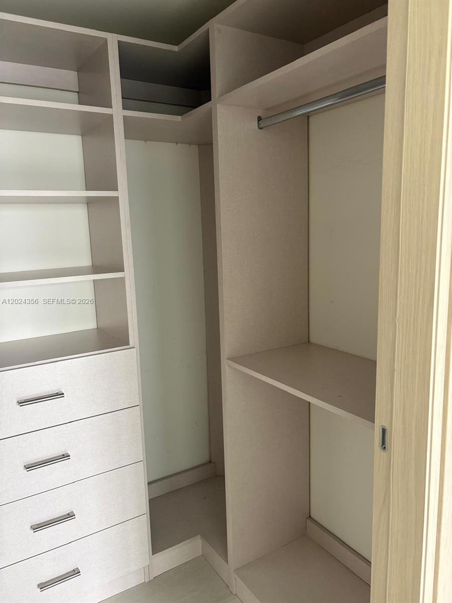 1000 Brickell Plz #2108, Miami FL 33131