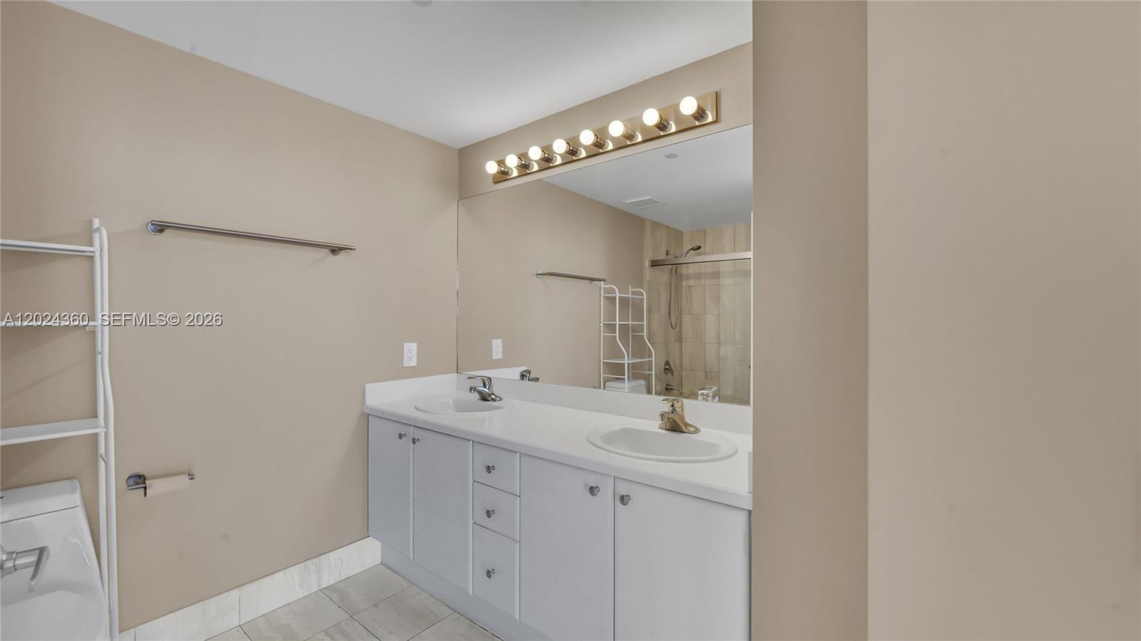 2475 Brickell Ave #2501, Miami FL 33129