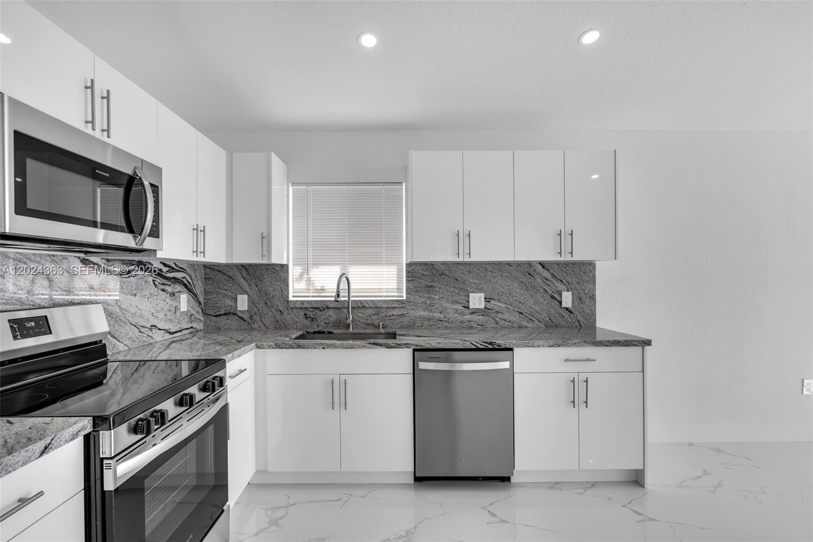 9703 NW 127th St, Hialeah Gardens FL 33018