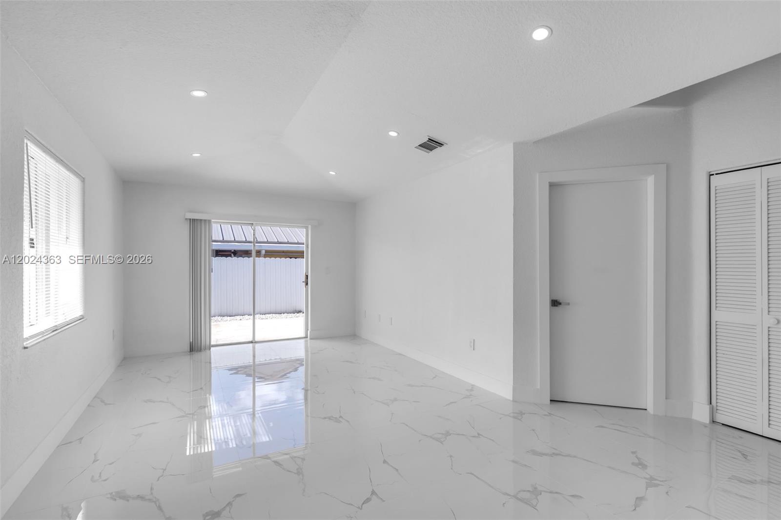 9703 NW 127th St, Hialeah Gardens FL 33018