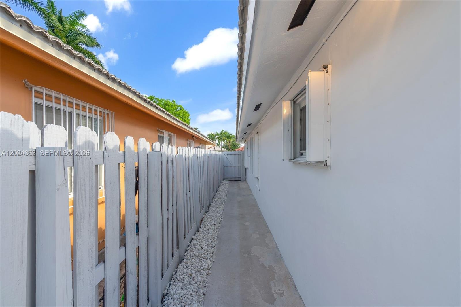 9703 NW 127th St, Hialeah Gardens FL 33018