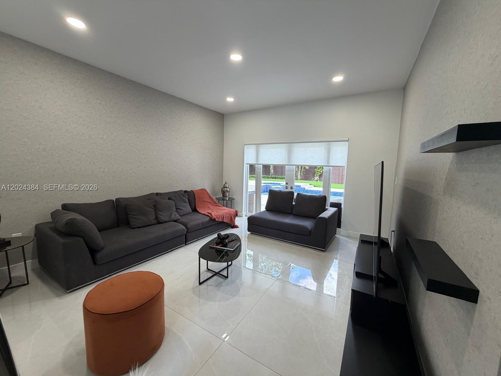 10462 NW 130th St #1, Hialeah Gardens FL 33018