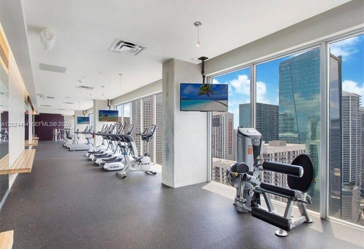 151 SE 1st St #905, Miami FL 33131