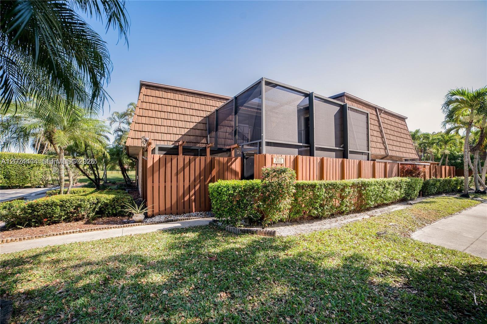 9135 SW 20th Pl, Davie FL 33324