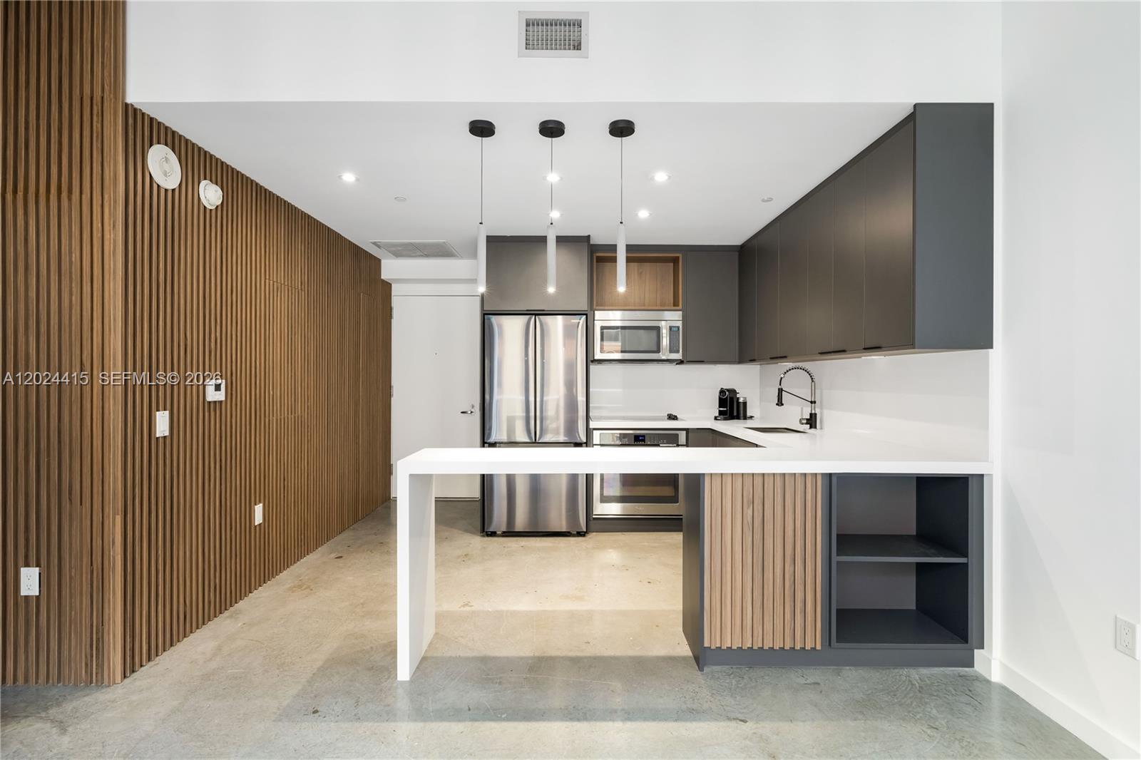 151 SE 1st St #905, Miami FL 33131