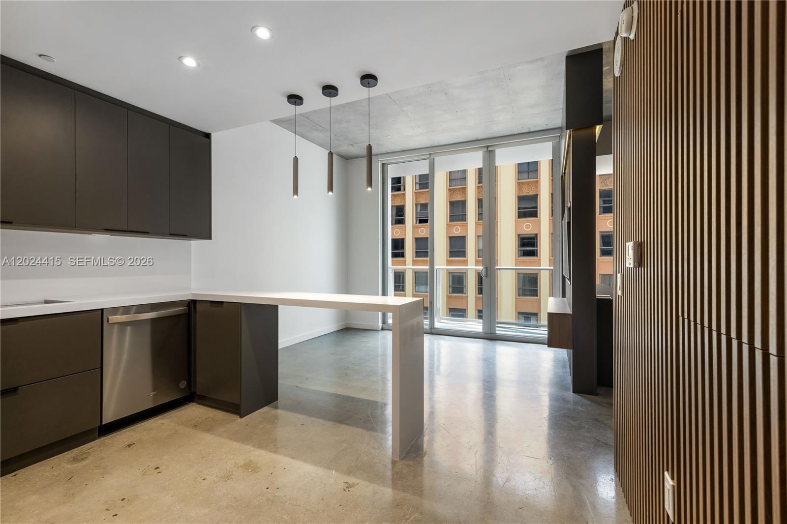 151 SE 1st St #905, Miami FL 33131
