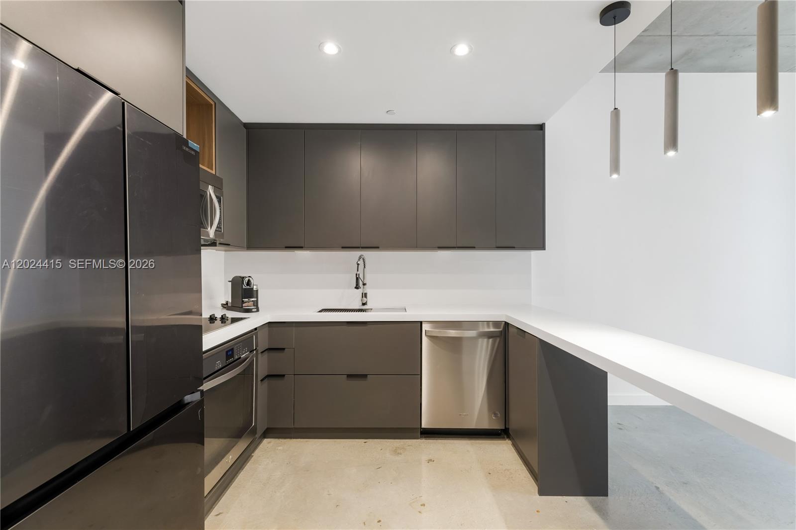 151 SE 1st St #905, Miami FL 33131
