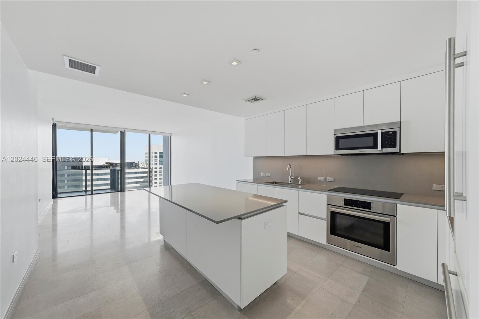 88 SW 7th St #2008, Miami FL 33130