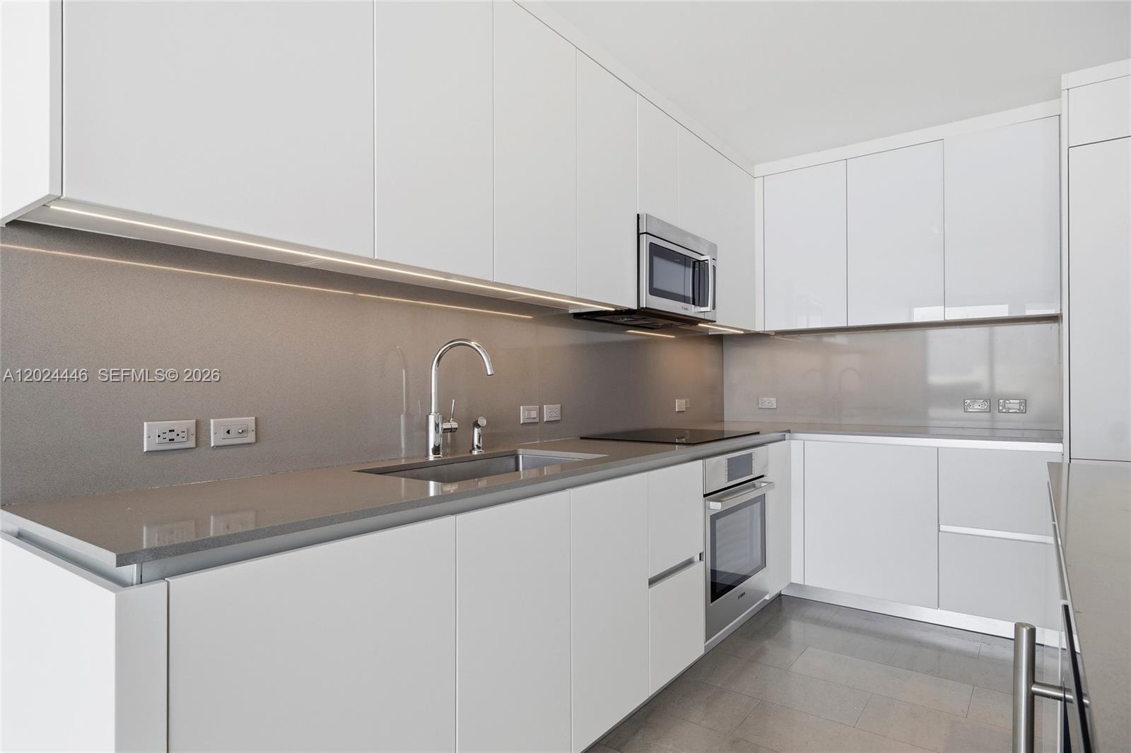 88 SW 7th St #2008, Miami FL 33130