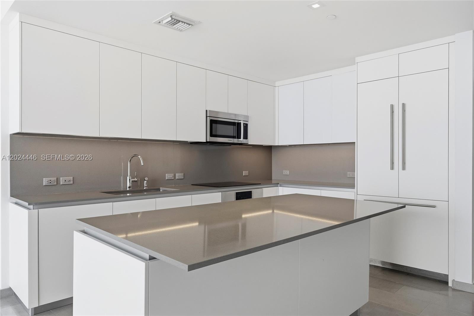 88 SW 7th St #2008, Miami FL 33130