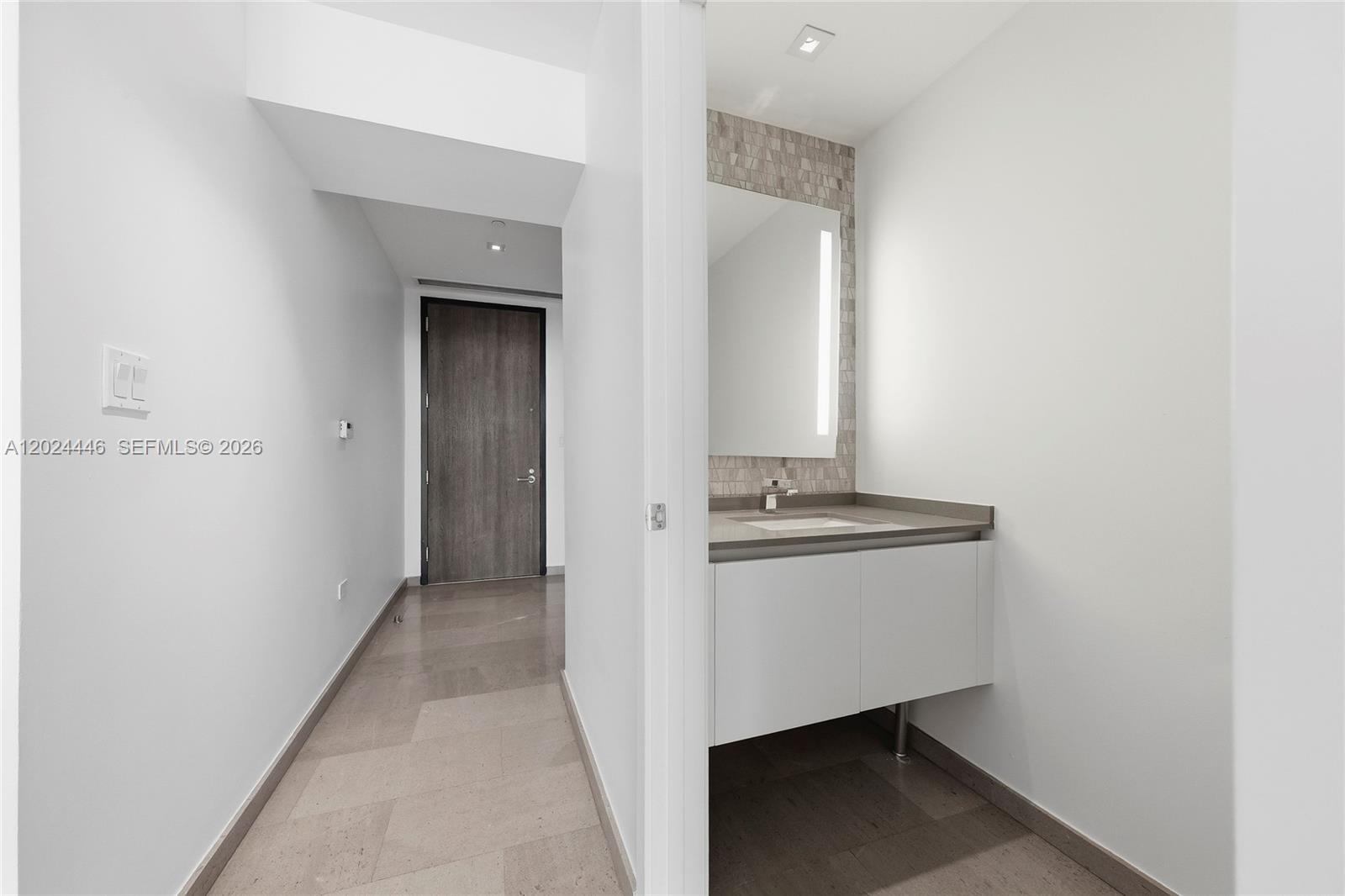 88 SW 7th St #2008, Miami FL 33130
