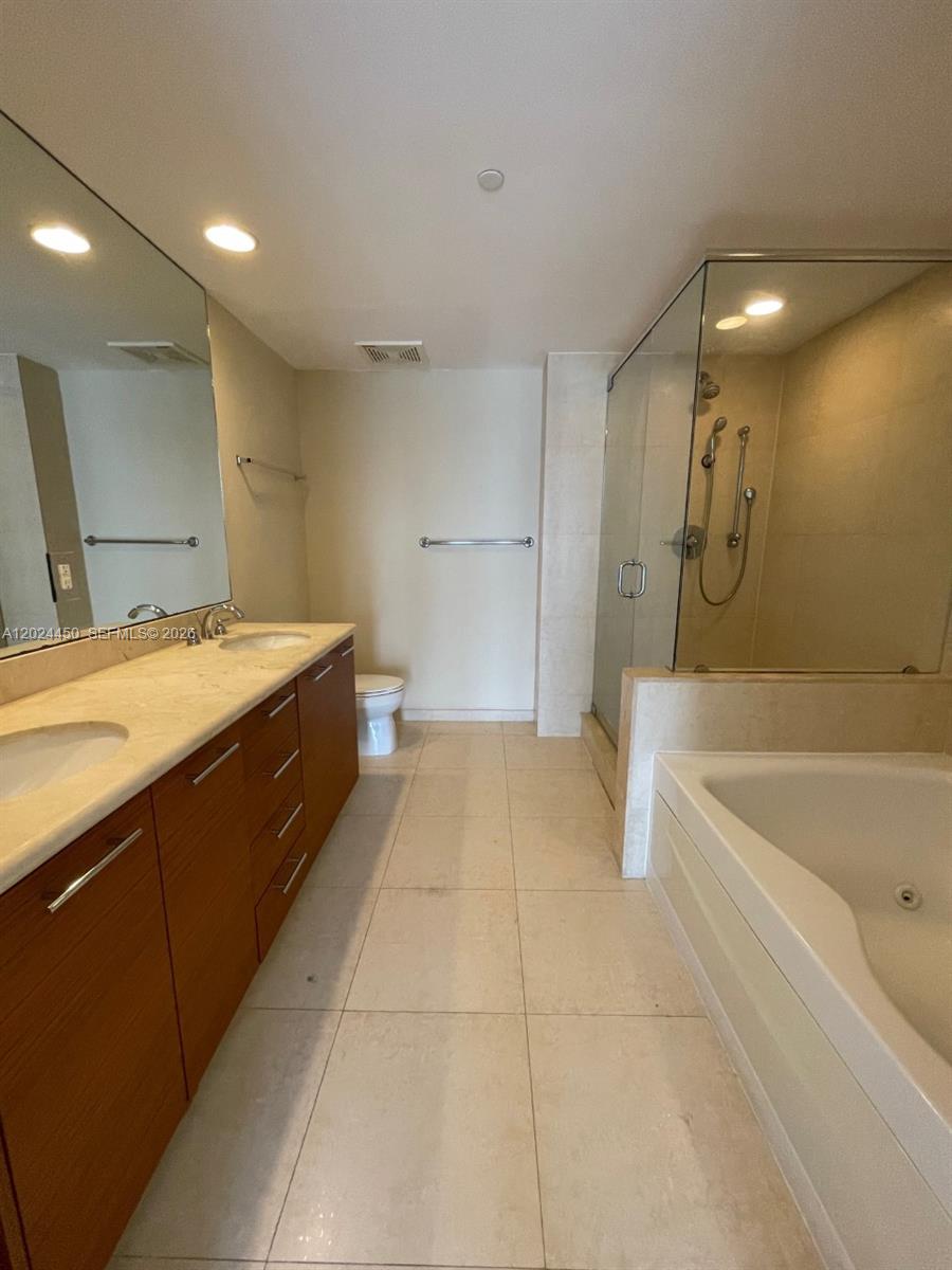50 Biscayne Blvd #2401, Miami FL 33132