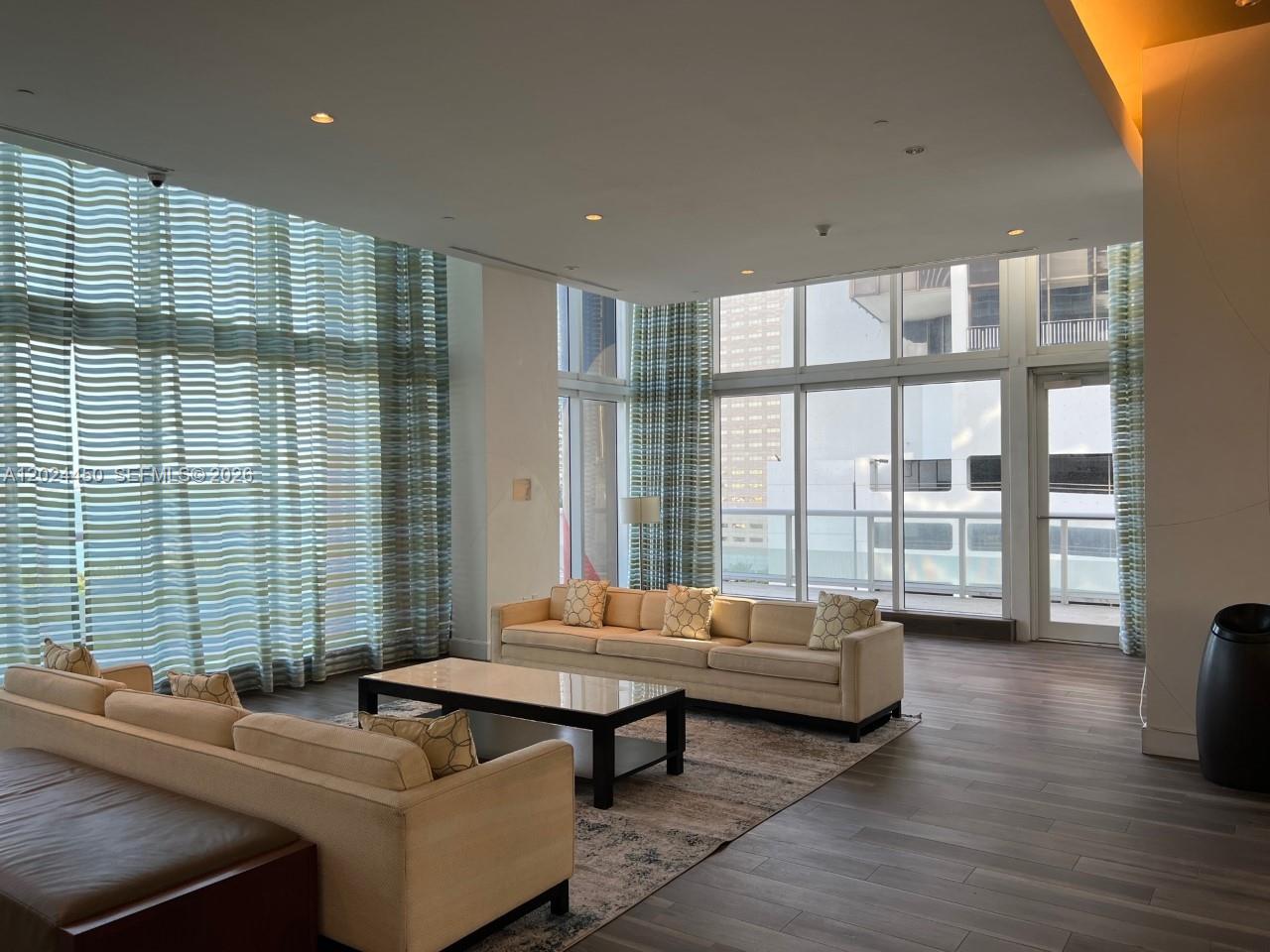 50 Biscayne Blvd #2401, Miami FL 33132