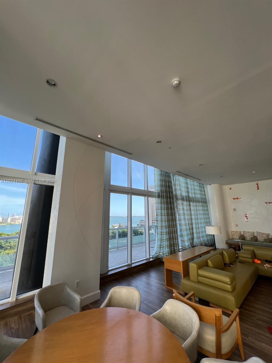 50 Biscayne Blvd #2401, Miami FL 33132