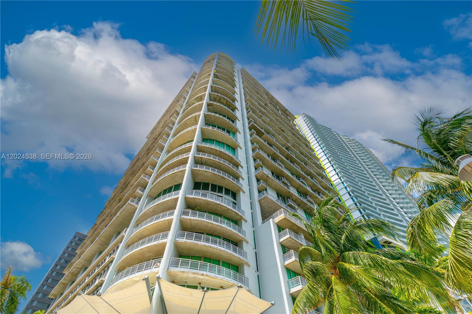 690 SW 1st Ct #PHII17, Miami FL 33130