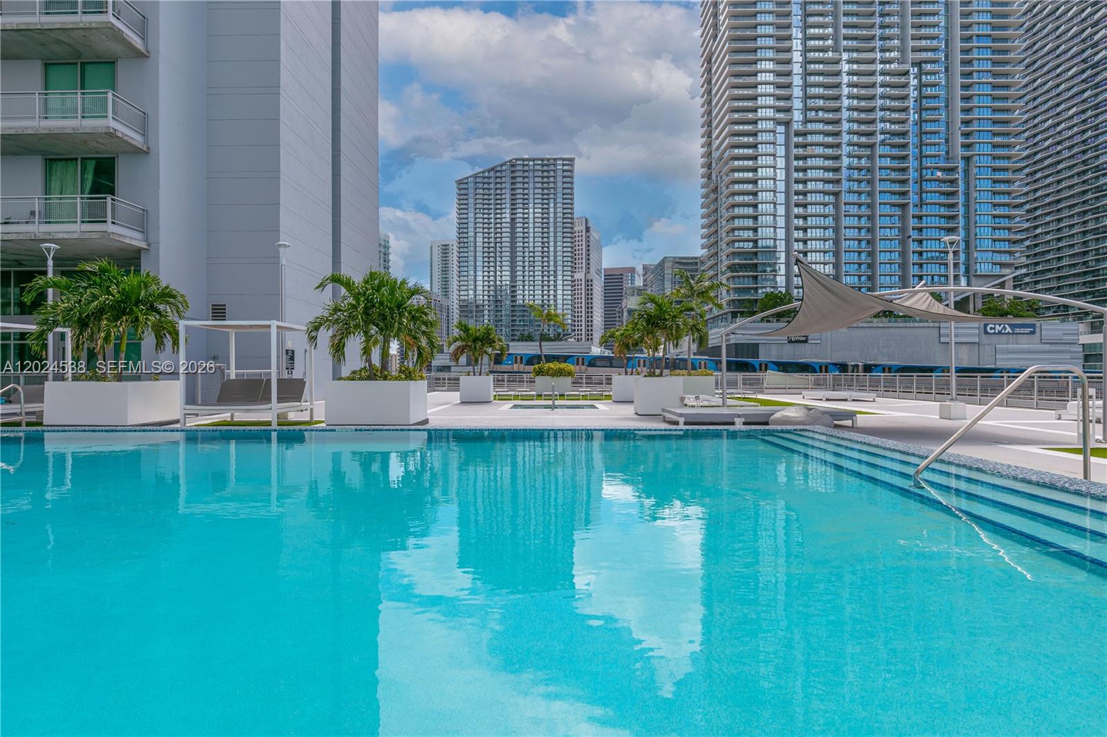 690 SW 1st Ct #PHII17, Miami FL 33130