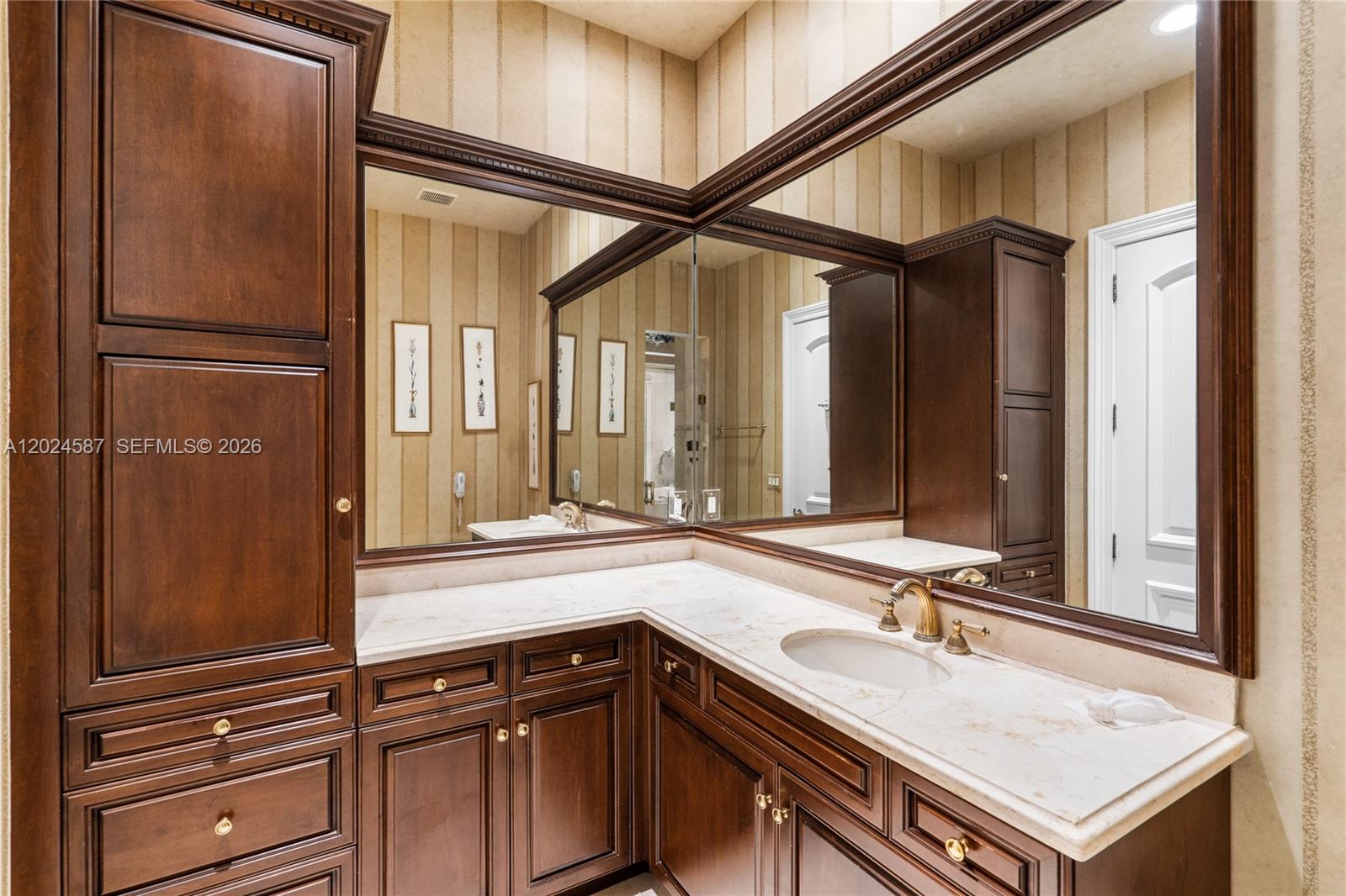 832 Harbour Isle Place, North Palm Beach FL 33410