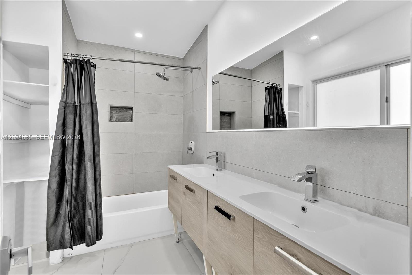9257 Bay Dr, Surfside FL 33154