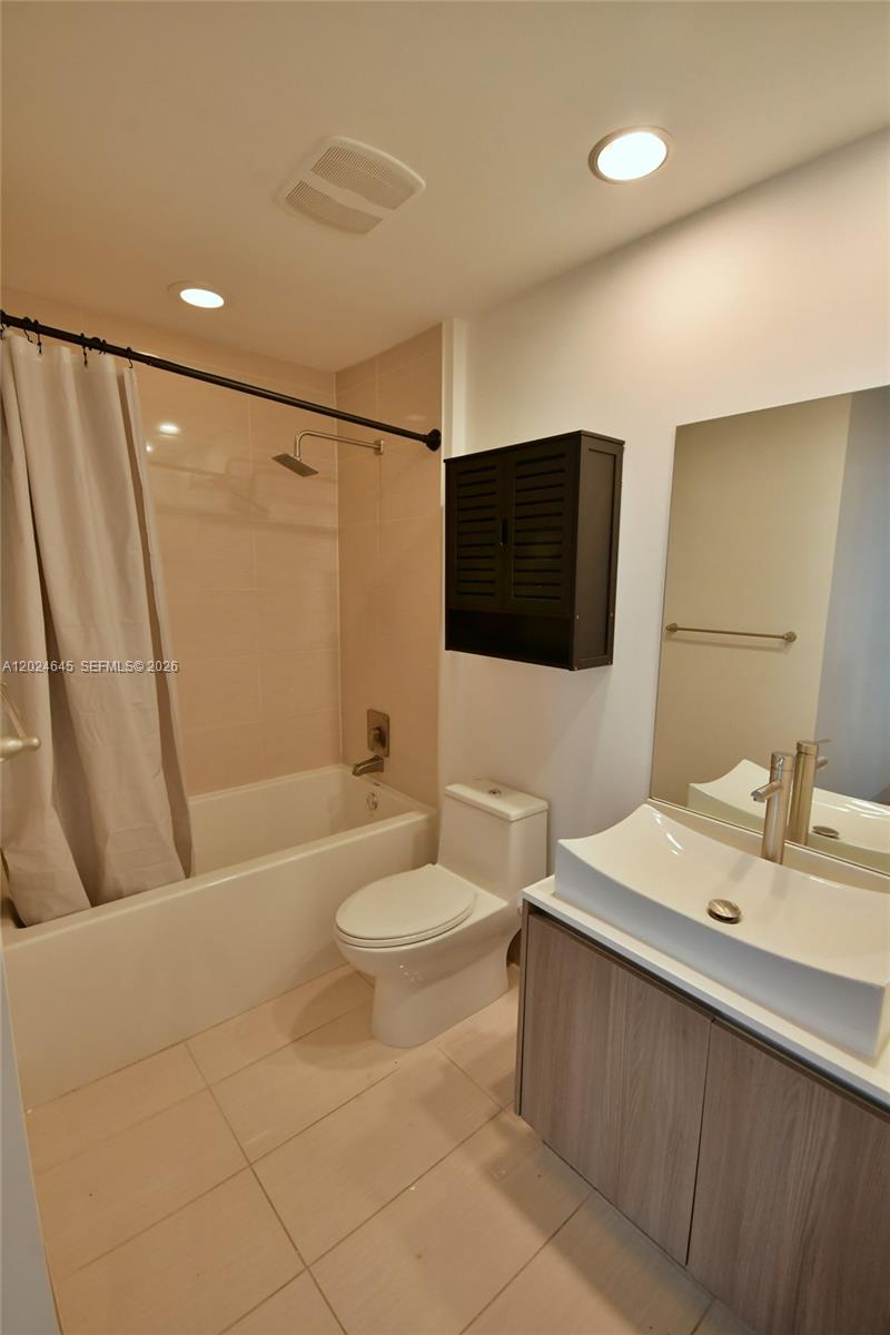 201 SW 17th Rd #304, Miami FL 33129