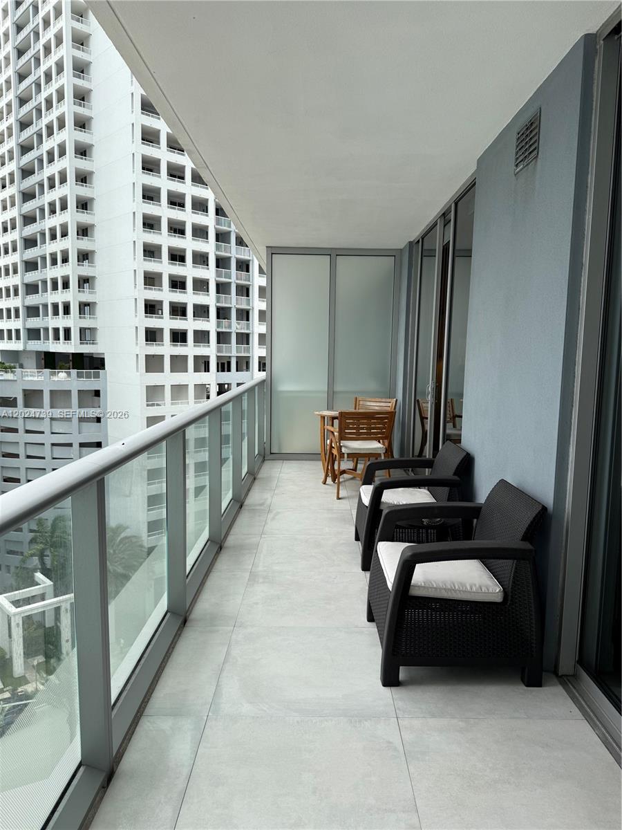 1300 Brickell Bay Dr #1007, Miami FL 33131