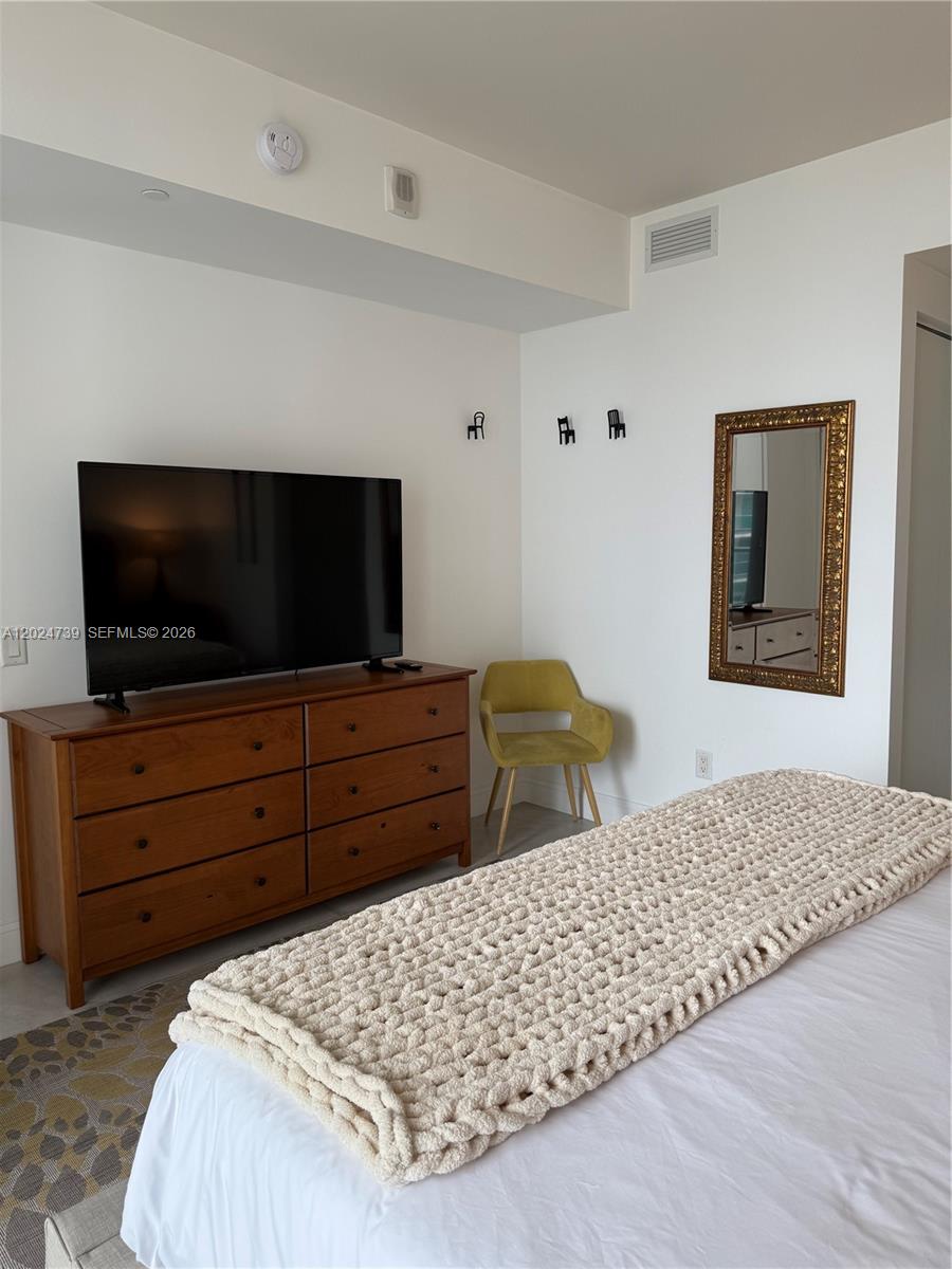 1300 Brickell Bay Dr #1007, Miami FL 33131