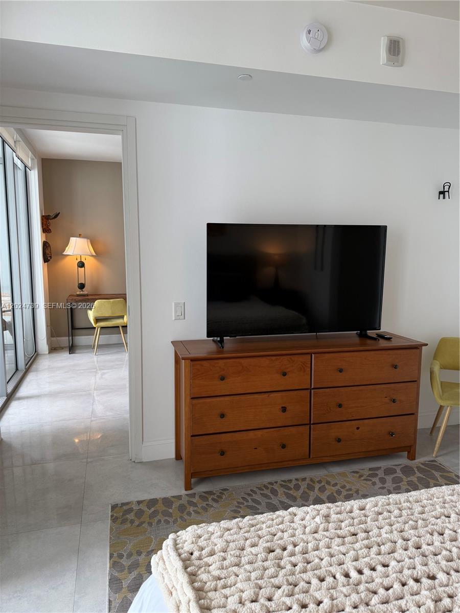 1300 Brickell Bay Dr #1007, Miami FL 33131