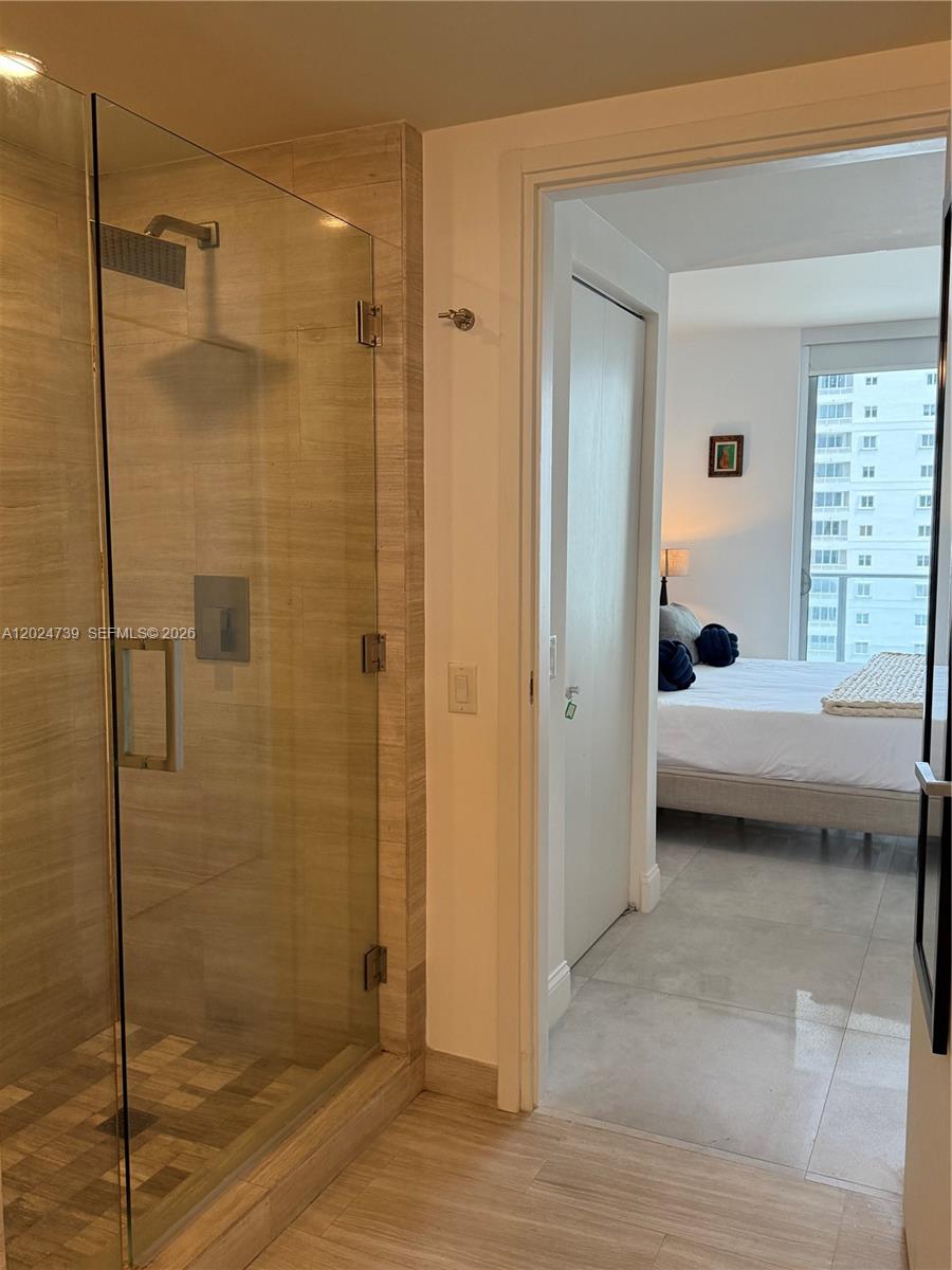 1300 Brickell Bay Dr #1007, Miami FL 33131
