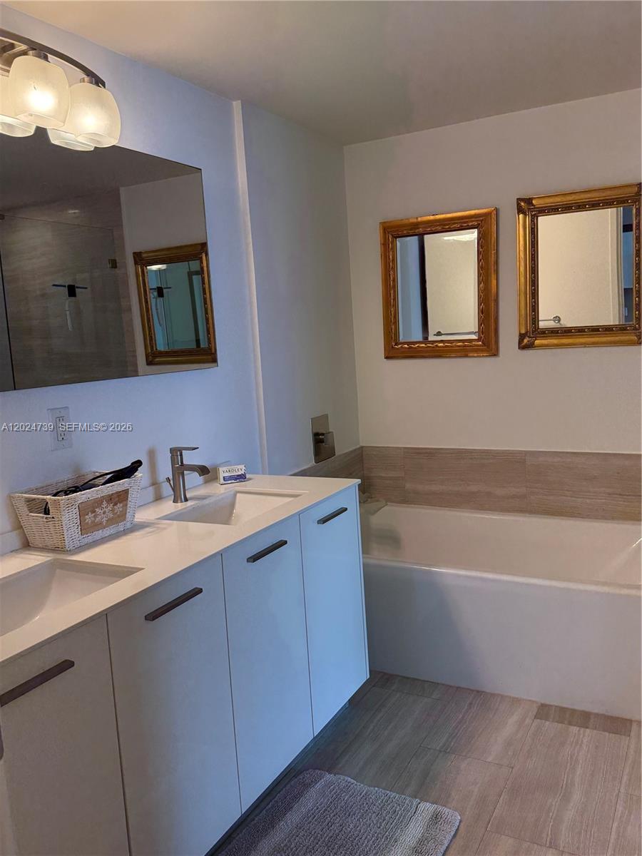 1300 Brickell Bay Dr #1007, Miami FL 33131