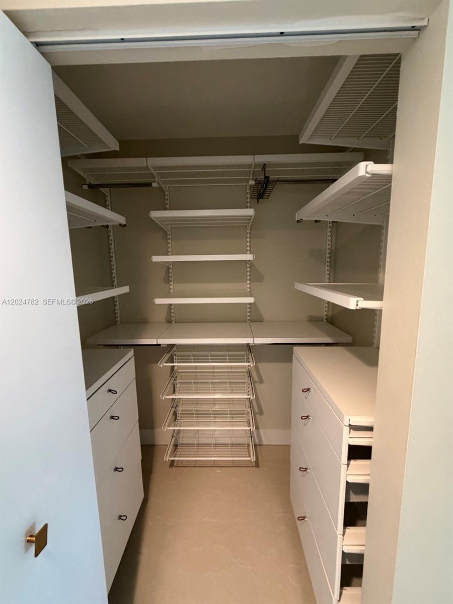 1155 Brickell Bay Dr #2108, Miami FL 33131