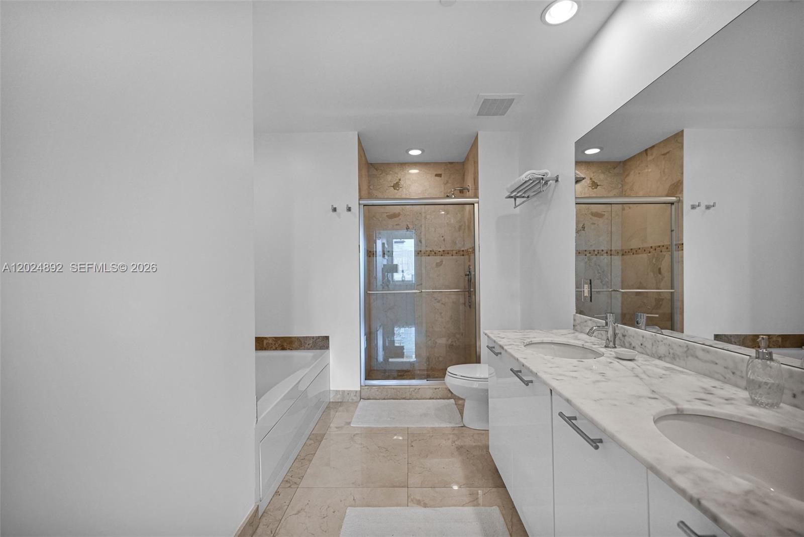 950 Brickell Bay Dr #4204, Miami FL 33131
