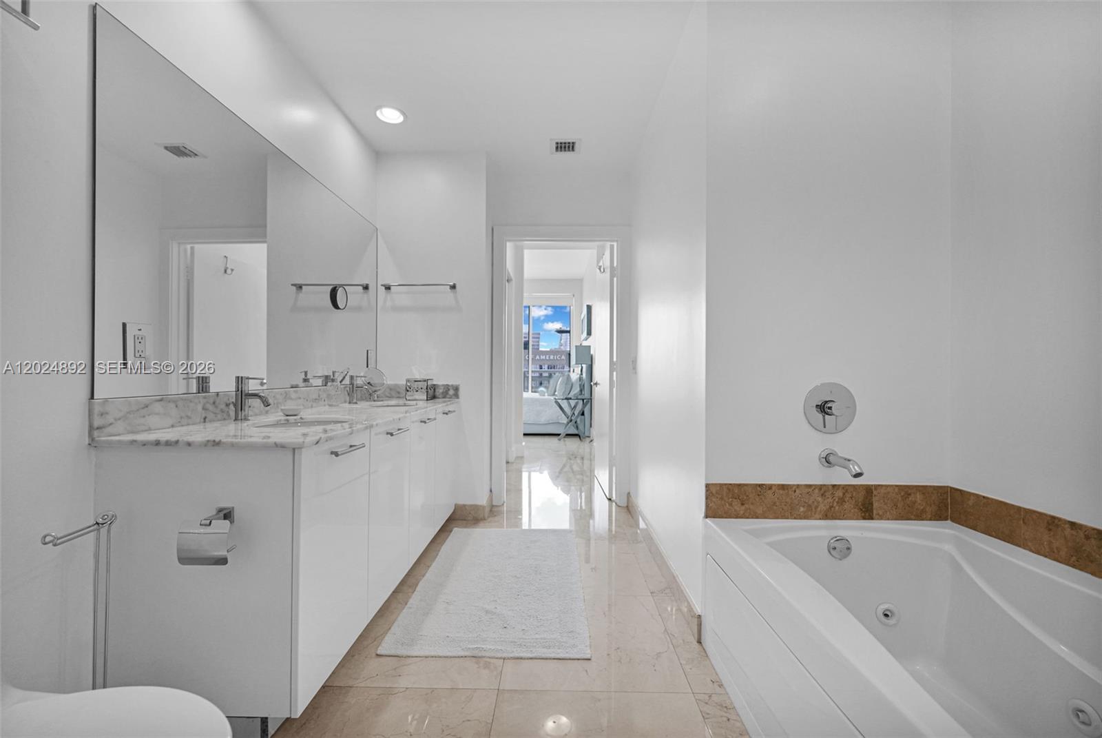 950 Brickell Bay Dr #4204, Miami FL 33131