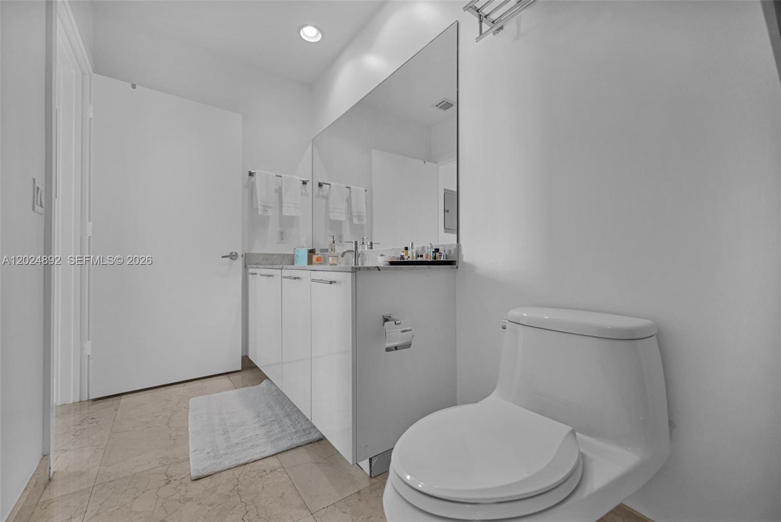 950 Brickell Bay Dr #4204, Miami FL 33131
