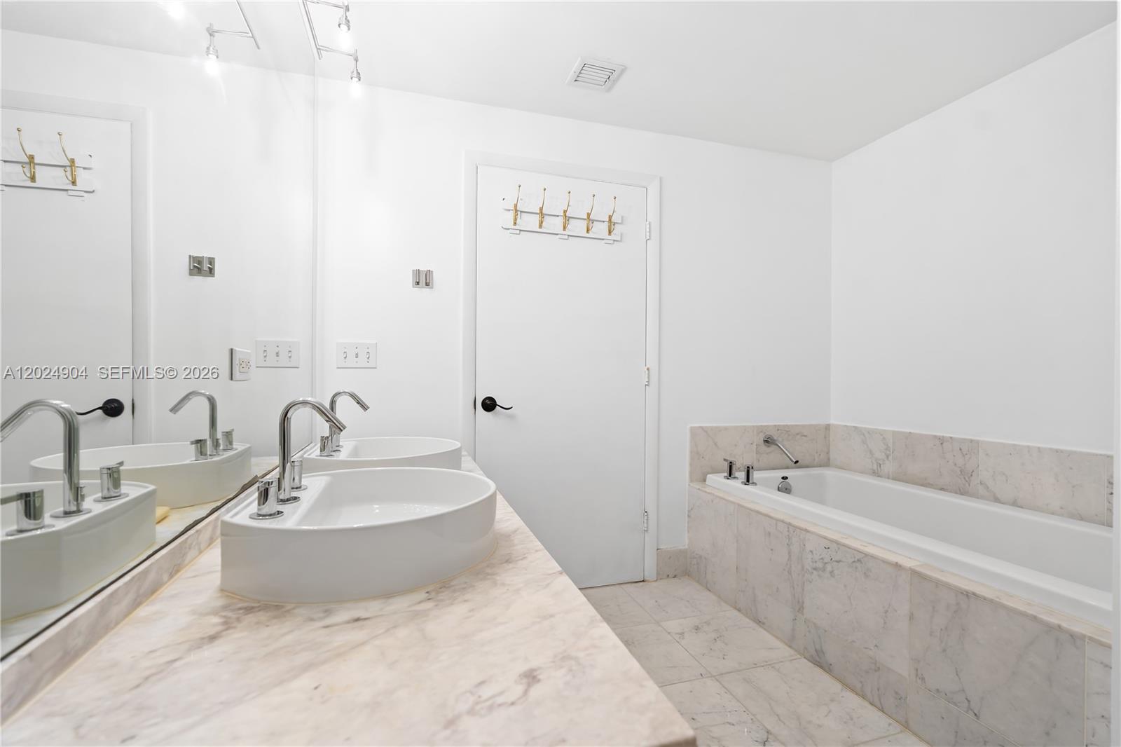 244 Biscayne Blvd #3108, Miami FL 33132