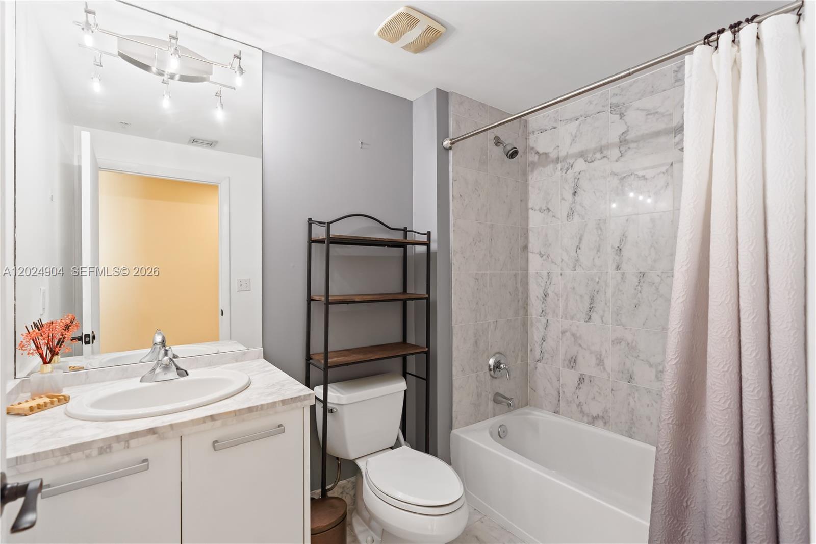 244 Biscayne Blvd #3108, Miami FL 33132