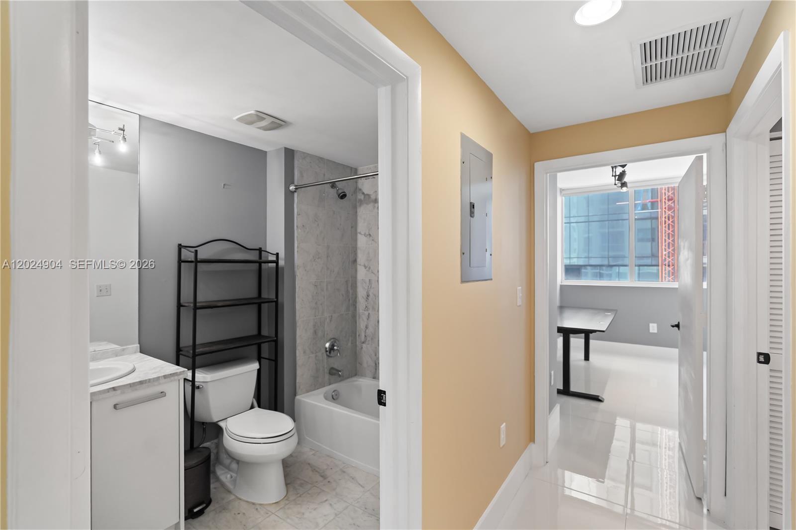 244 Biscayne Blvd #3108, Miami FL 33132