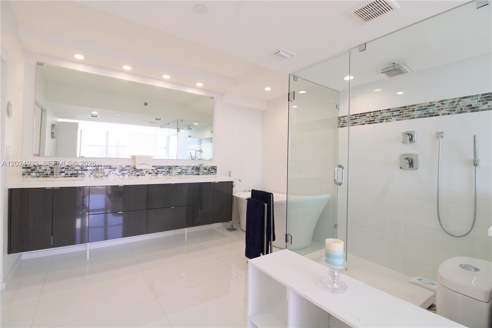 3600 Mystic Pointe Dr #1115, Aventura FL 33180