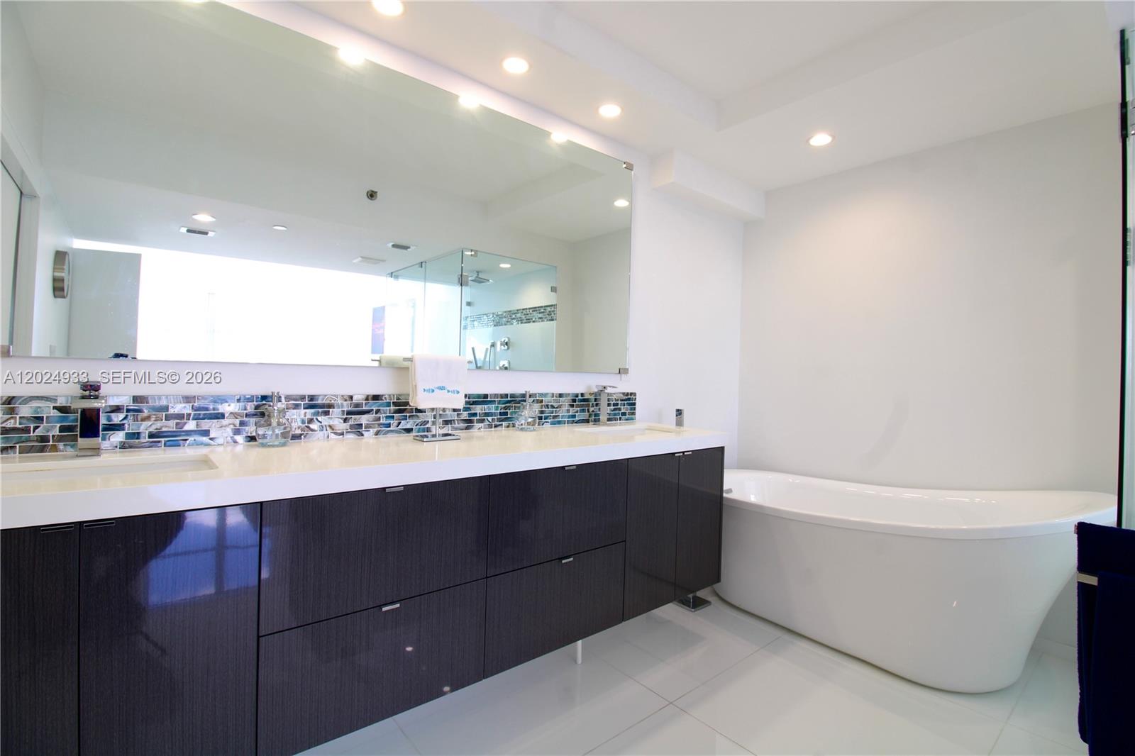 3600 Mystic Pointe Dr #1115, Aventura FL 33180
