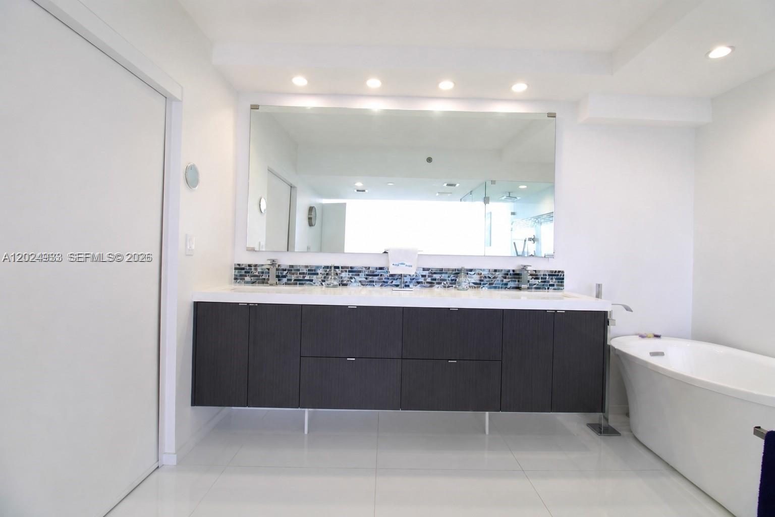 3600 Mystic Pointe Dr #1115, Aventura FL 33180