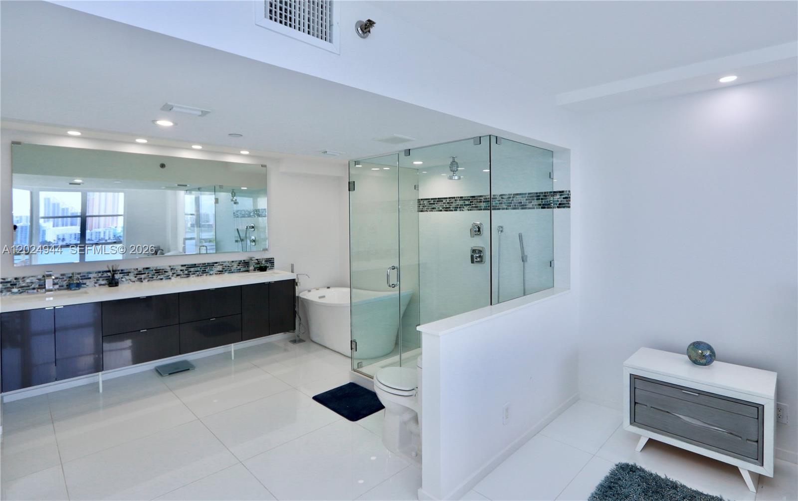 3600 Mystic Pointe Dr #1115, Aventura FL 33180