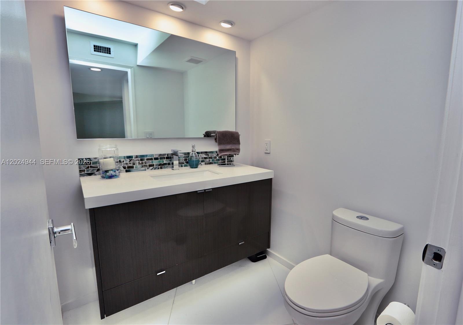 3600 Mystic Pointe Dr #1115, Aventura FL 33180