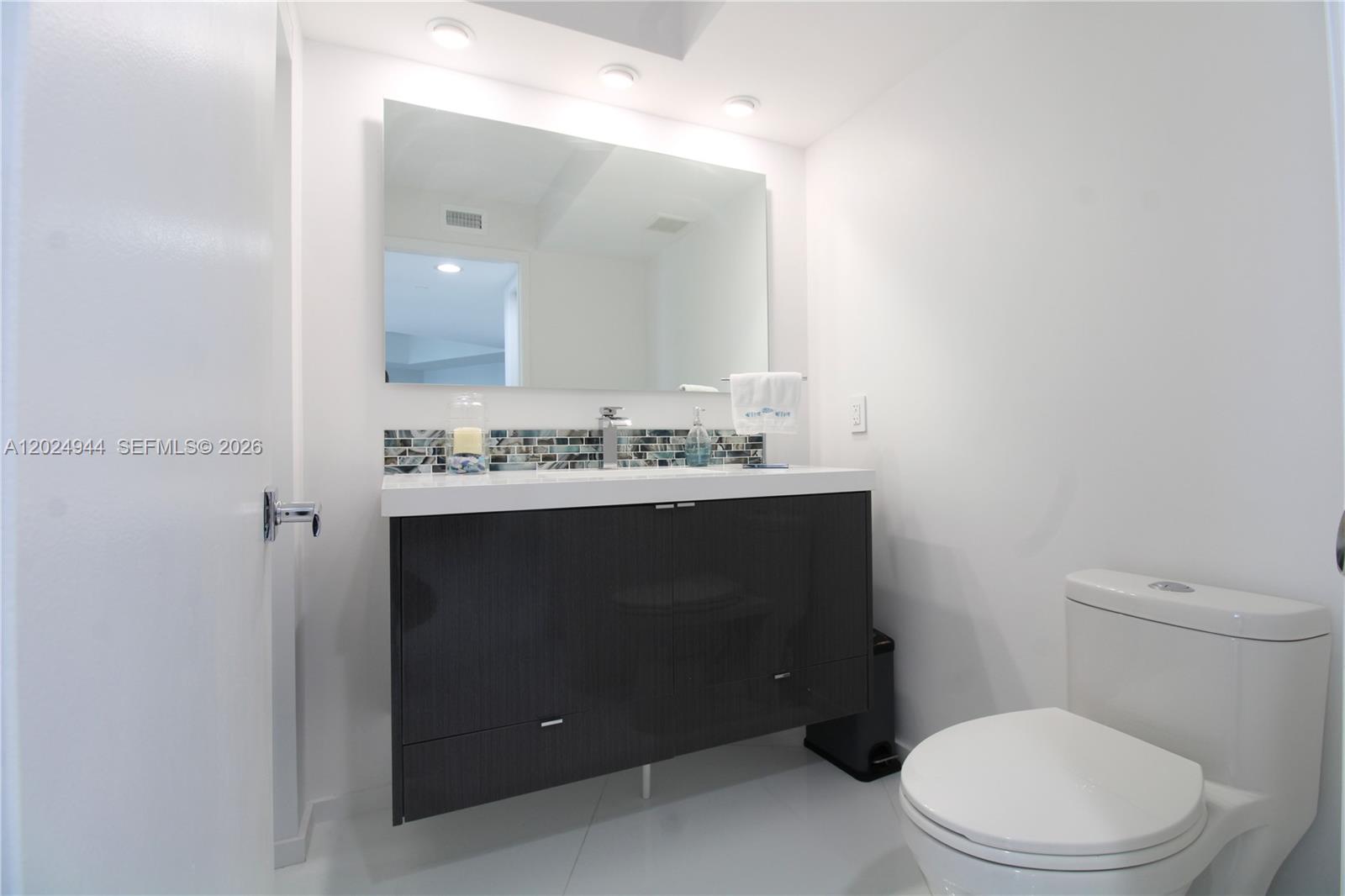 3600 Mystic Pointe Dr #1115, Aventura FL 33180