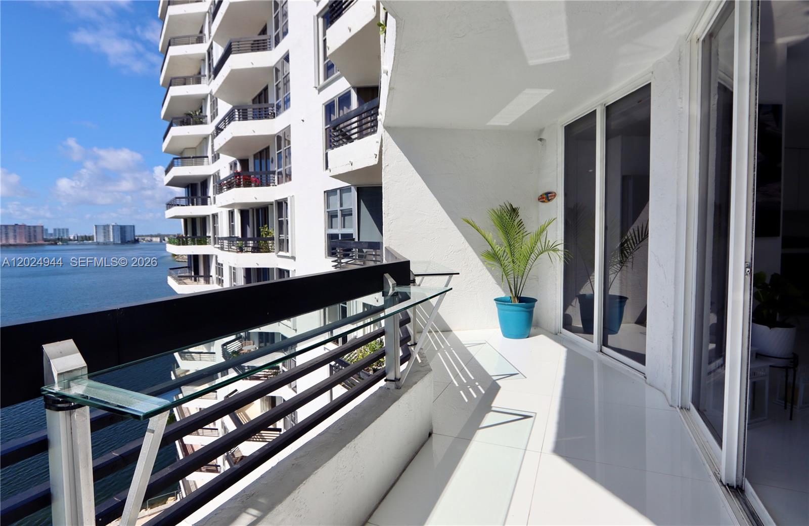 3600 Mystic Pointe Dr #1115, Aventura FL 33180