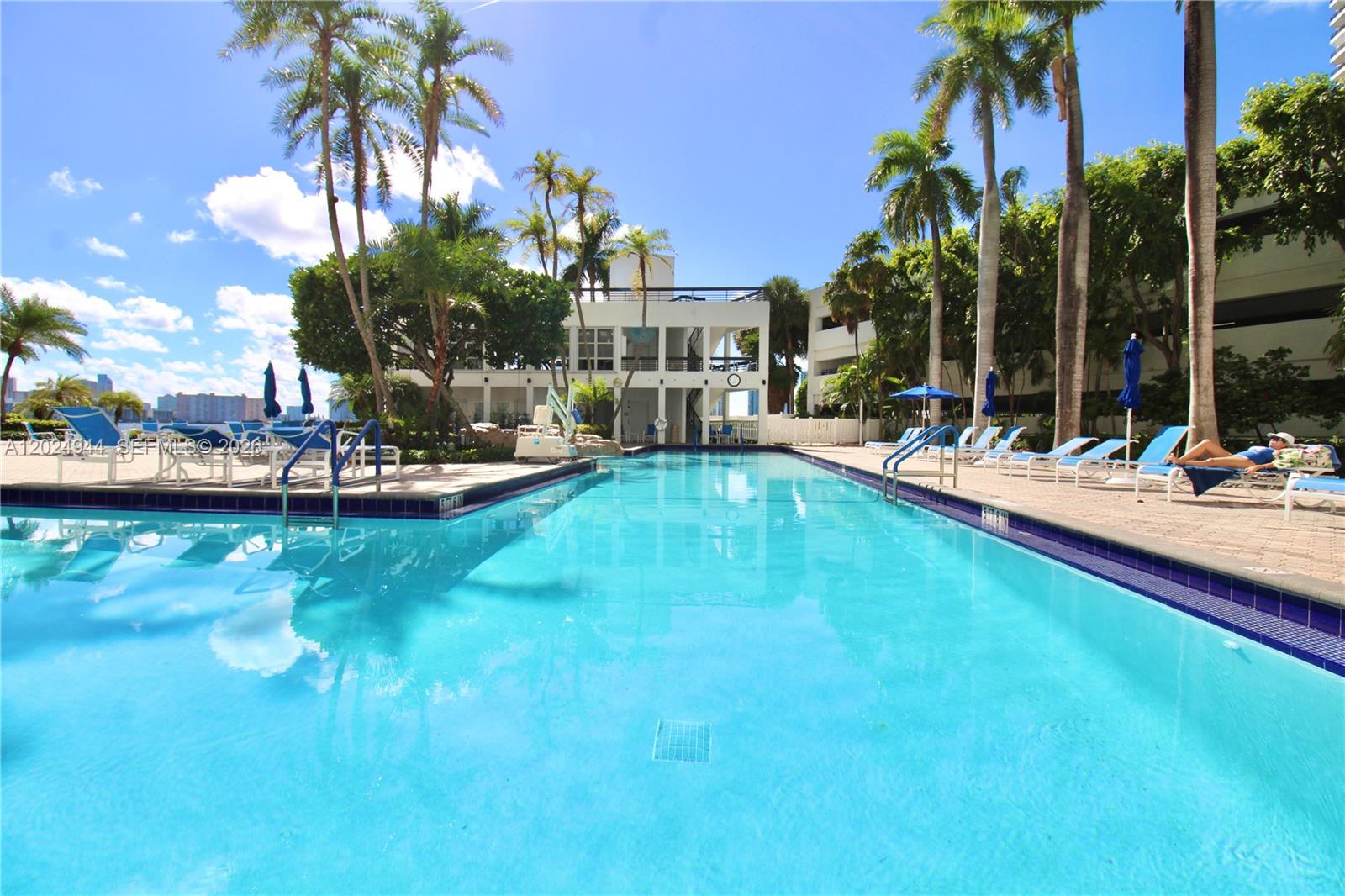 3600 Mystic Pointe Dr #1115, Aventura FL 33180