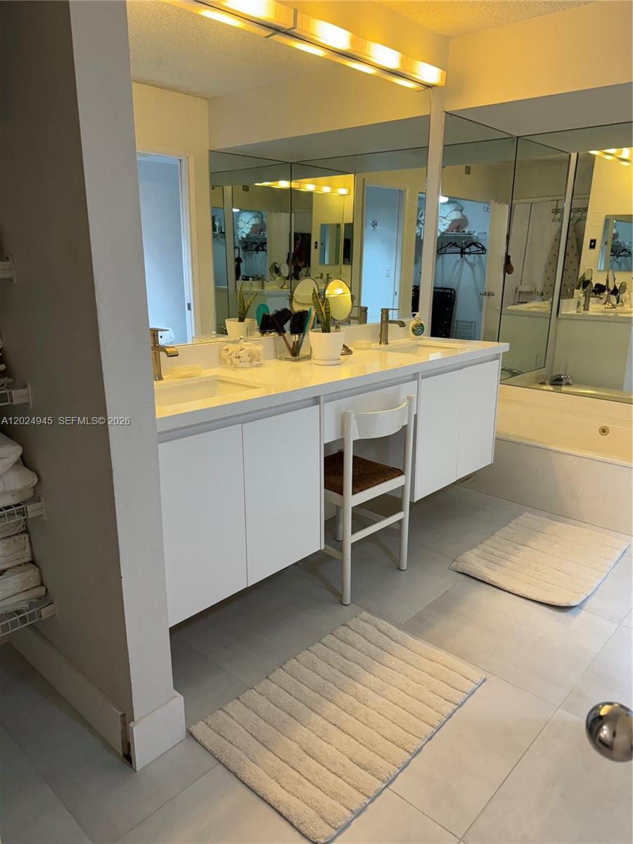 3600 Mystic Pointe Dr #208, Aventura FL 33180