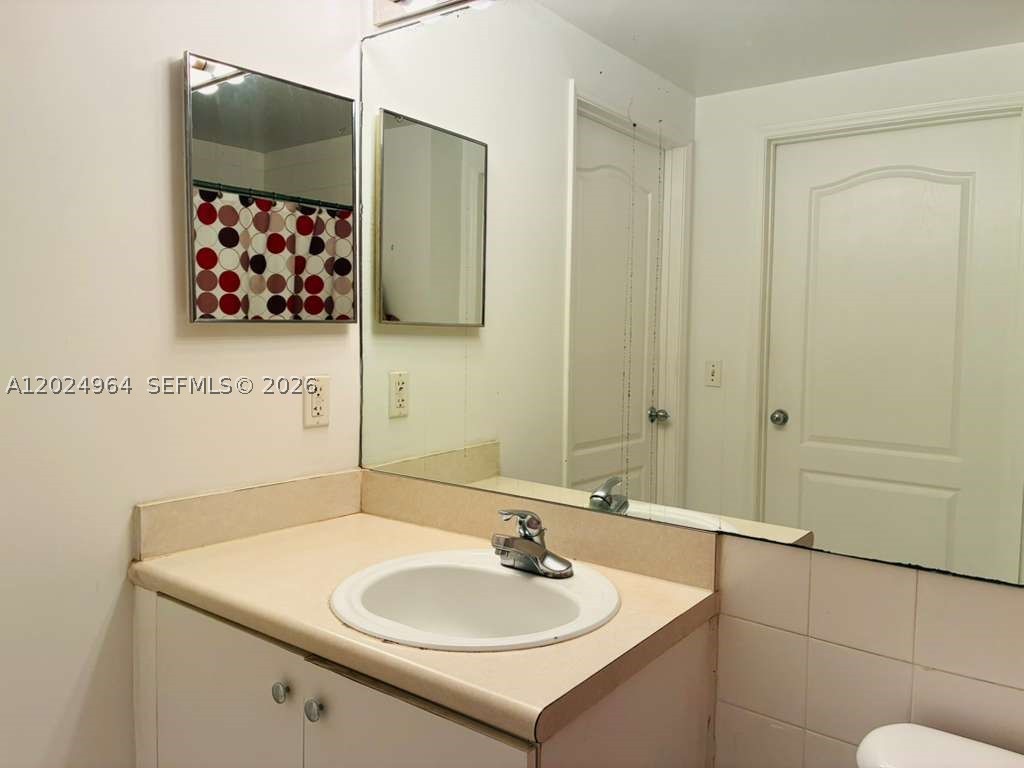 5085 NW 7th St #909, Miami FL 33126