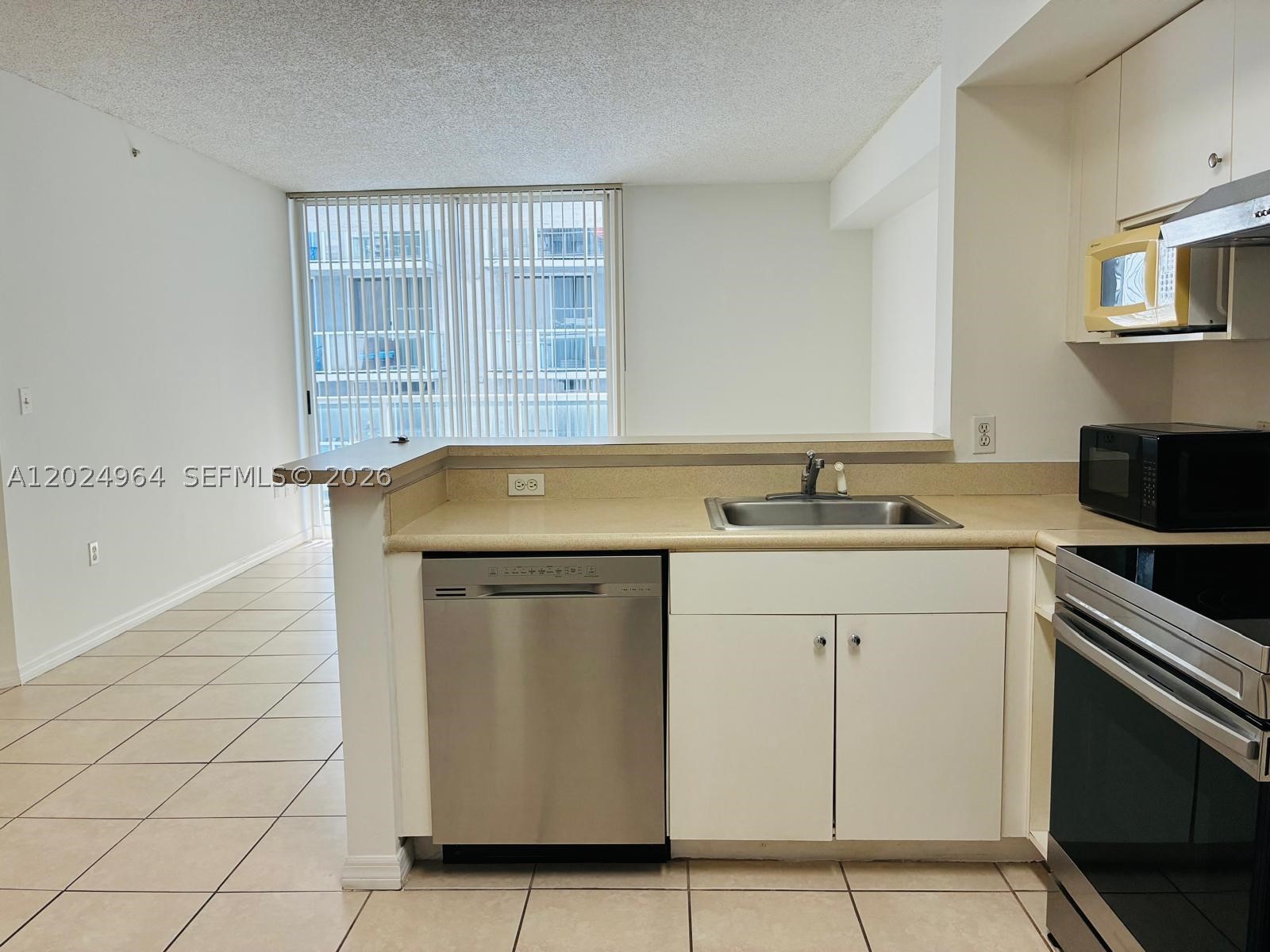 5085 NW 7th St #909, Miami FL 33126