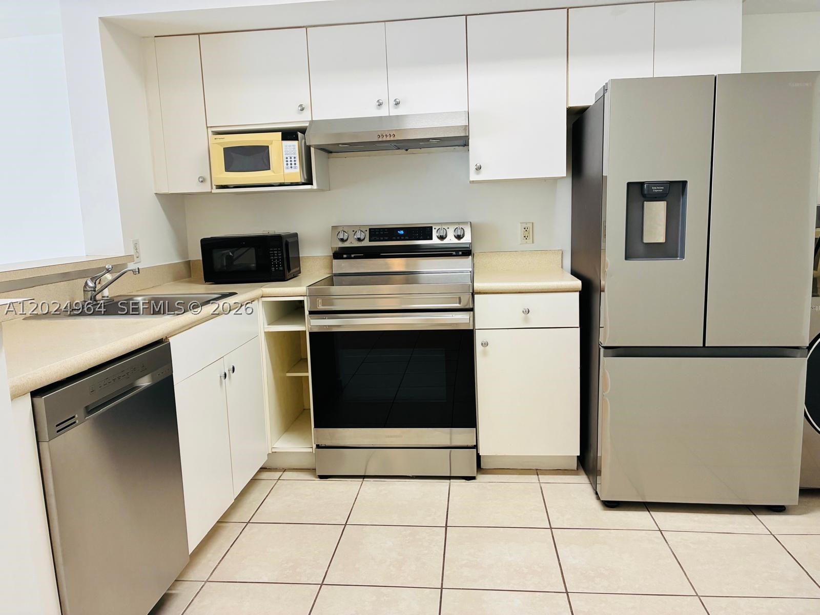 5085 NW 7th St #909, Miami FL 33126
