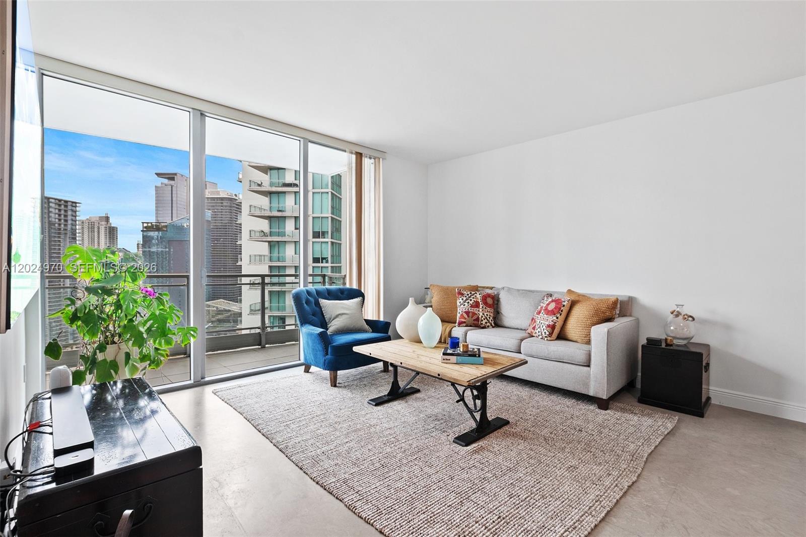 90 SW 3rd St #3810, Miami FL 33130