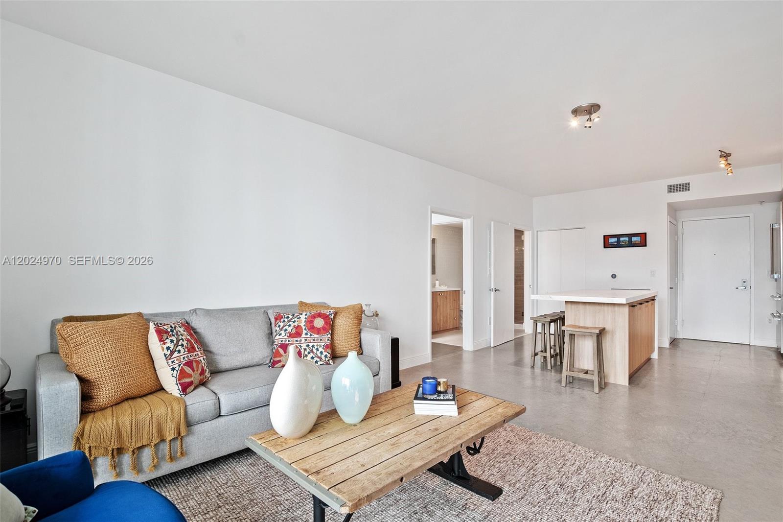 90 SW 3rd St #3810, Miami FL 33130