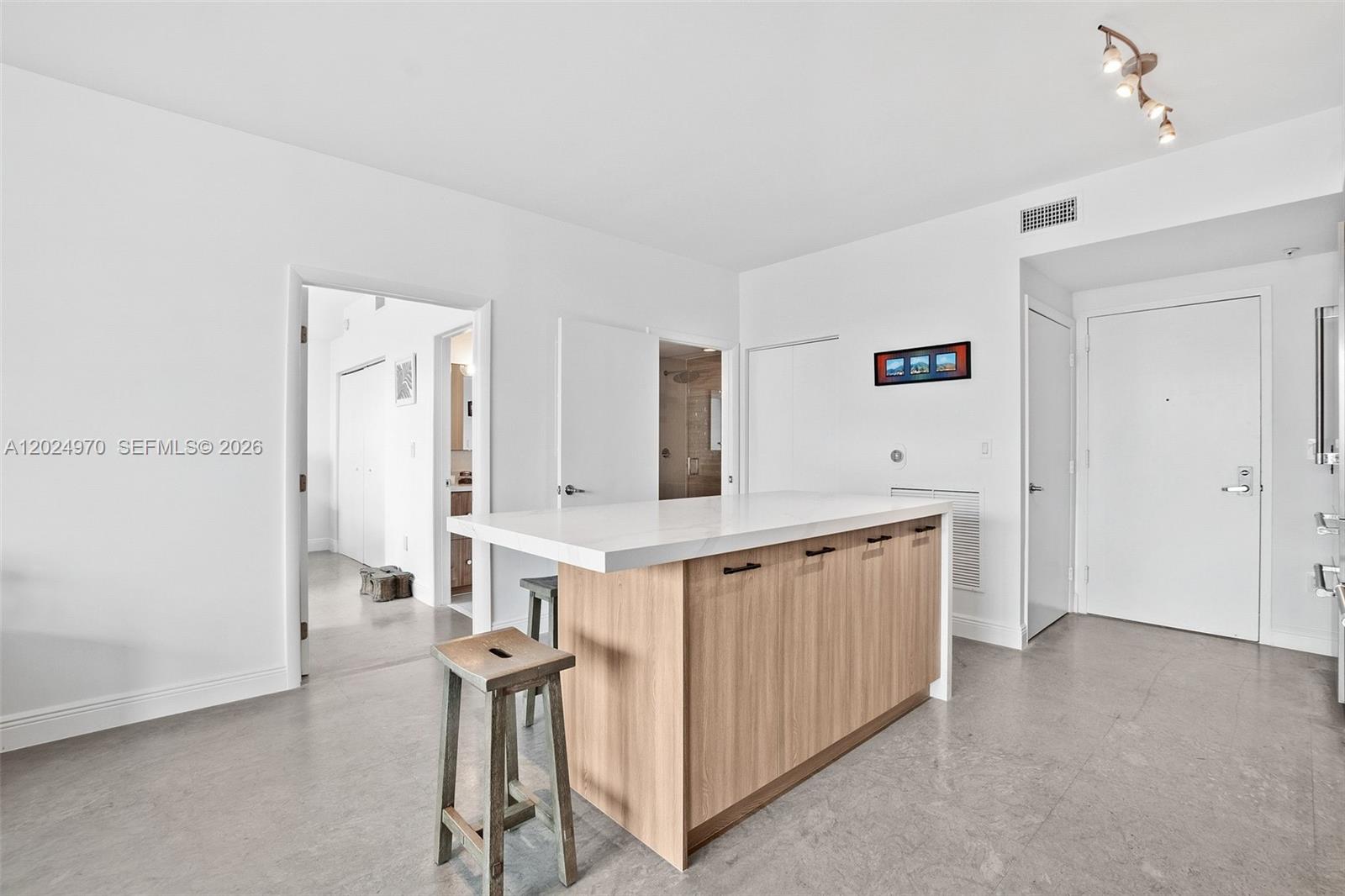 90 SW 3rd St #3810, Miami FL 33130